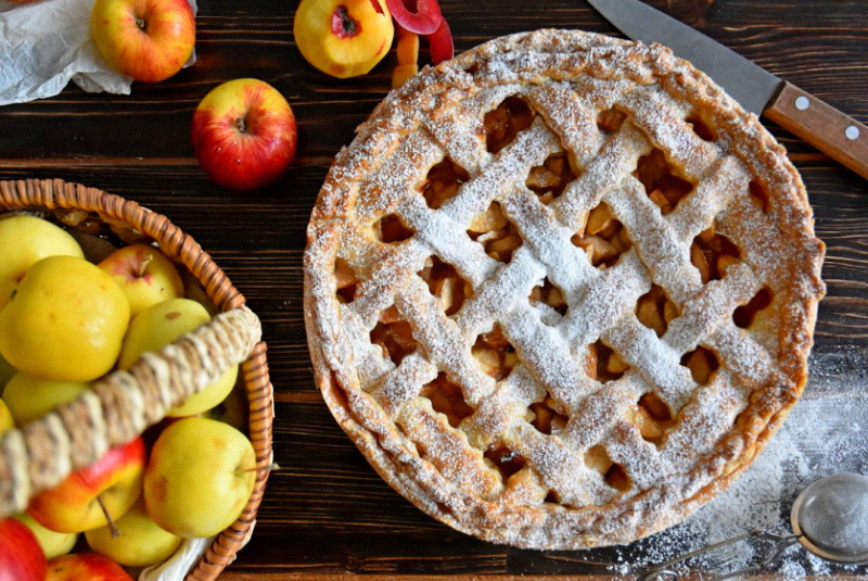 Простой рецепт пирога с яблоками.